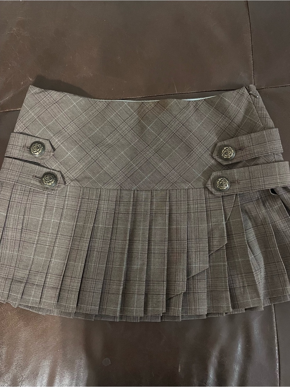Guess Plaid Pleated Mini Skirt in Brown Tone